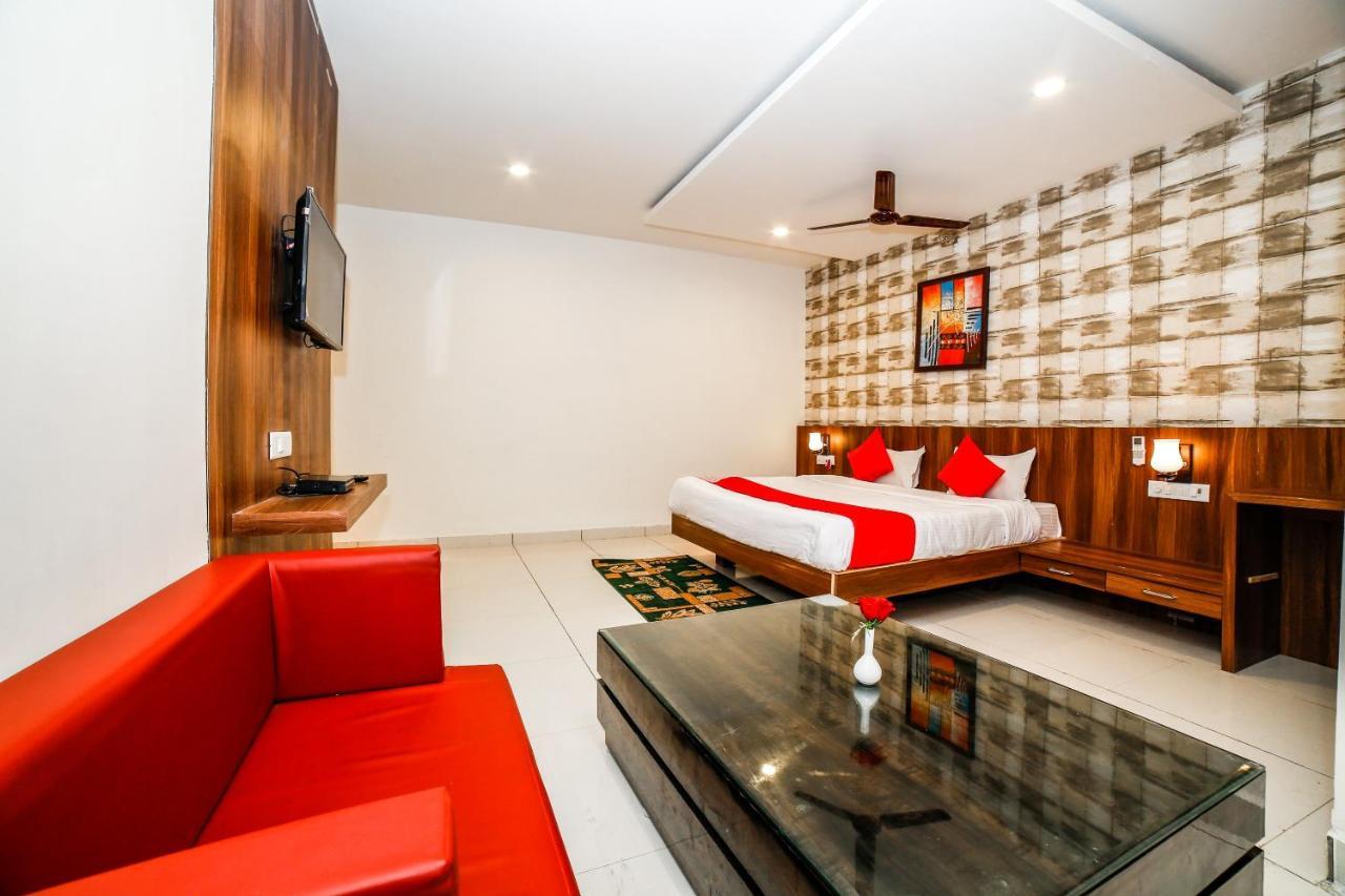 Oyo 35769 Hotel Rishabh Jhānsi Εξωτερικό φωτογραφία